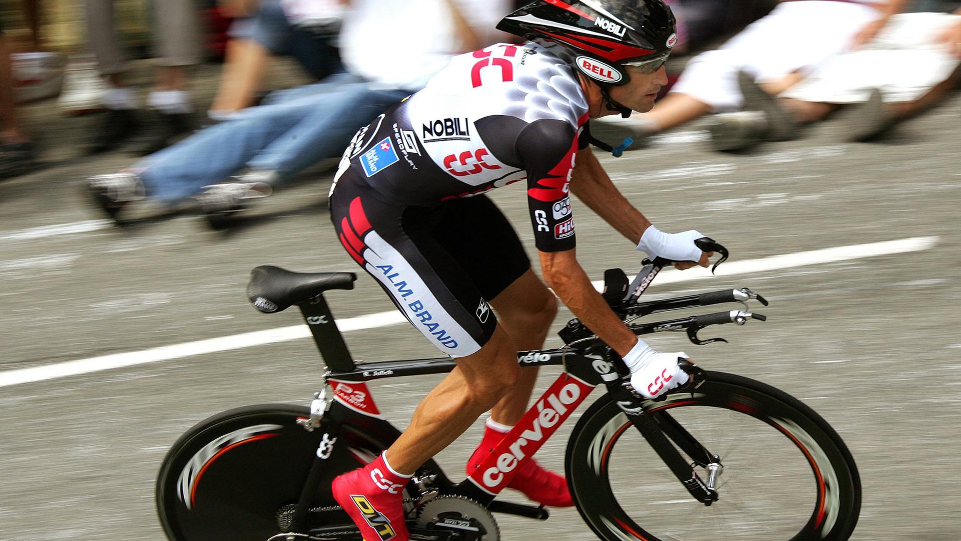 赛车新星李浩东勇夺澳门格兰披治冠军，歌手 李浩